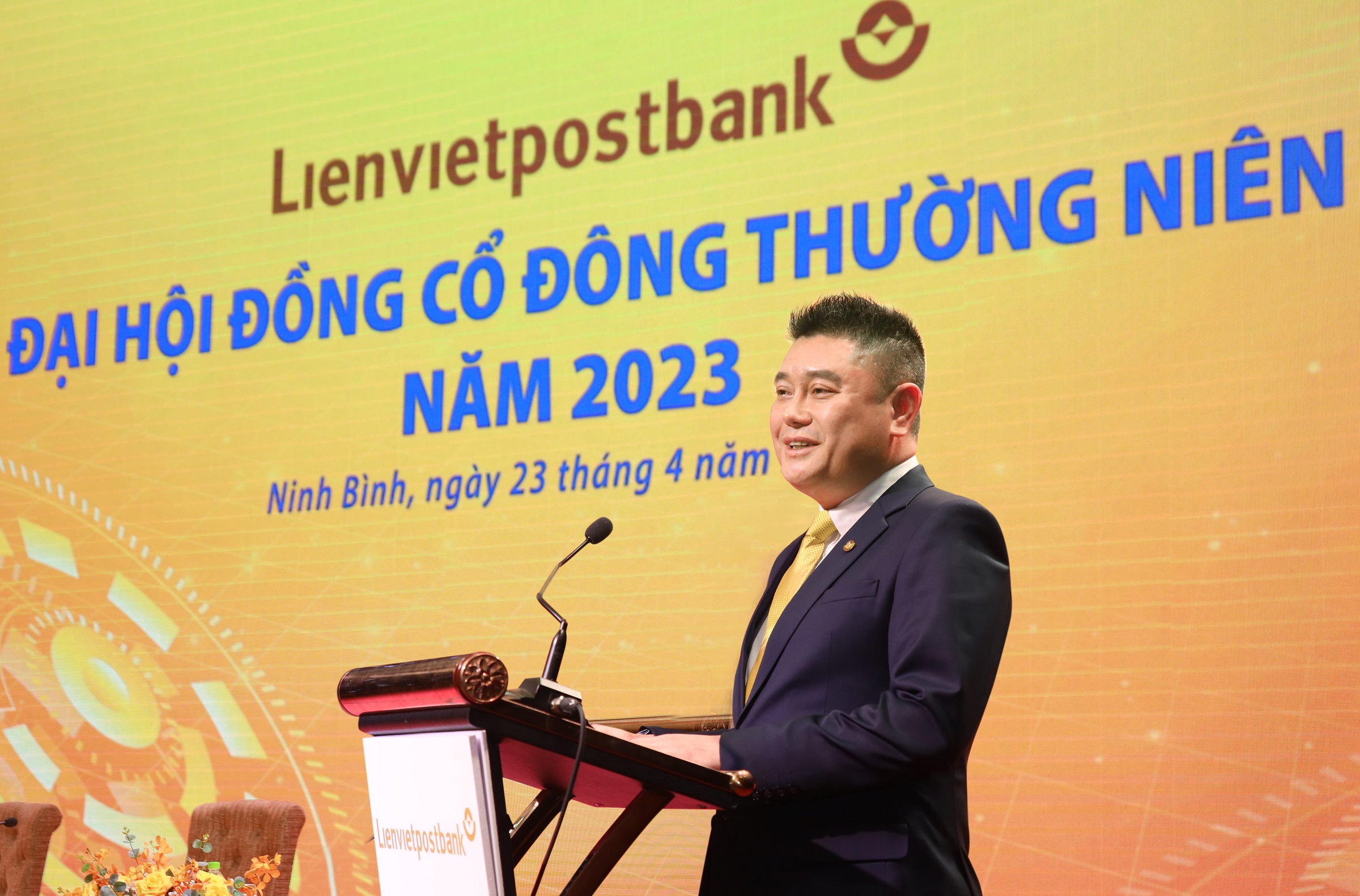 Ông Nguyễn Đức Thụy, Chủ tịch Hội đồng quản trị LienVietPostBank tại phiên họp cổ đông thường niên năm 2023. Ảnh: LPB