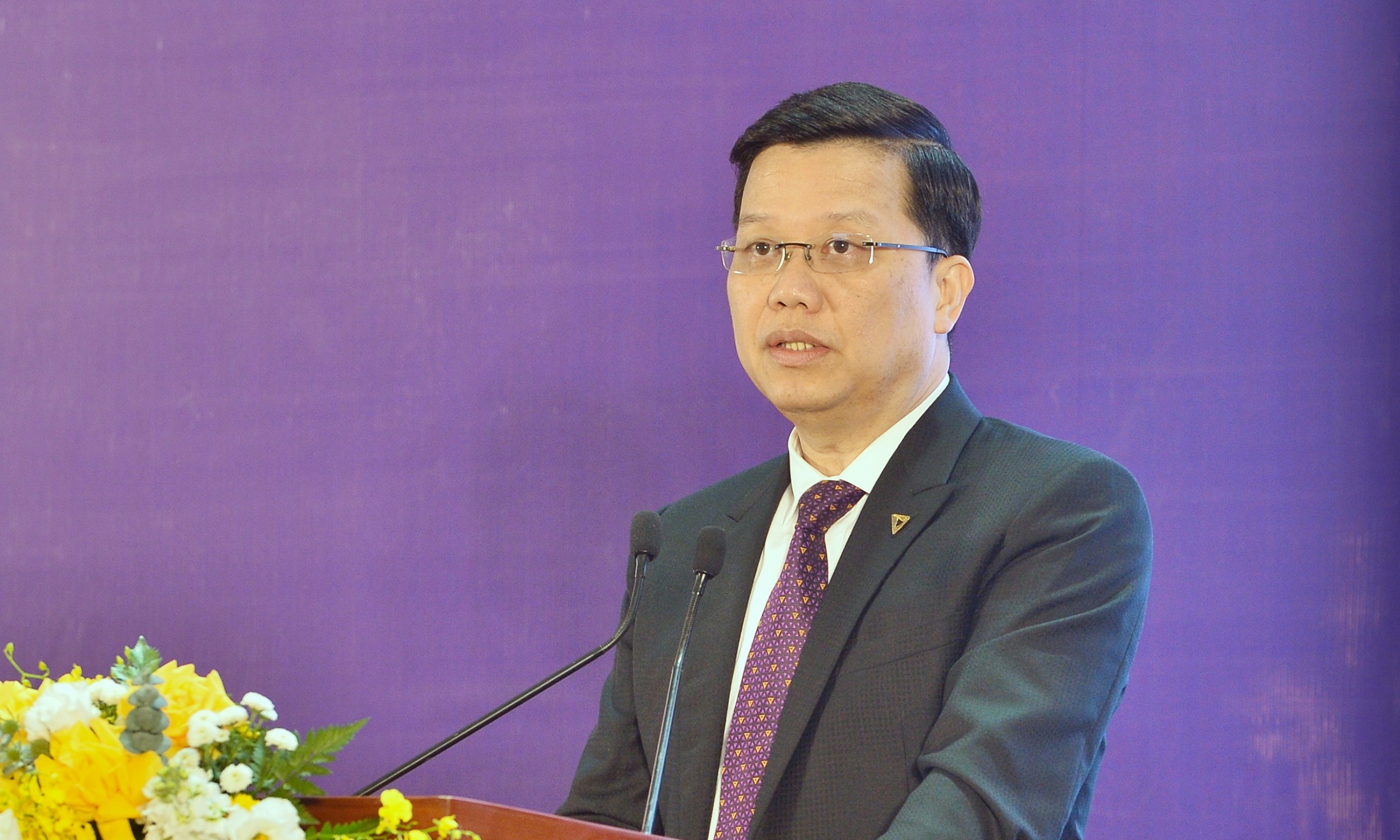 Ông Nguyễn Hưng, CEO TPBank, tại phiên họp thường niên năm 2023. Ảnh: TPB