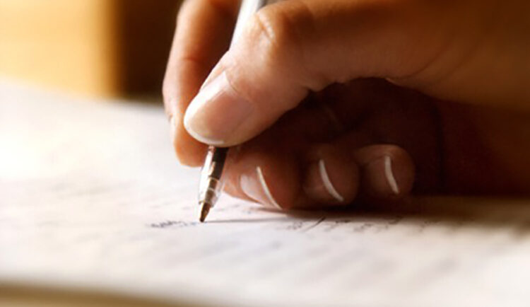 Trẻ đến tuổi dậy thì thích bạn khác giới và thể hiện rõ tình cảm này với đối phương là hoàn toàn bình thường. Ảnh minh họa: turnto10.com