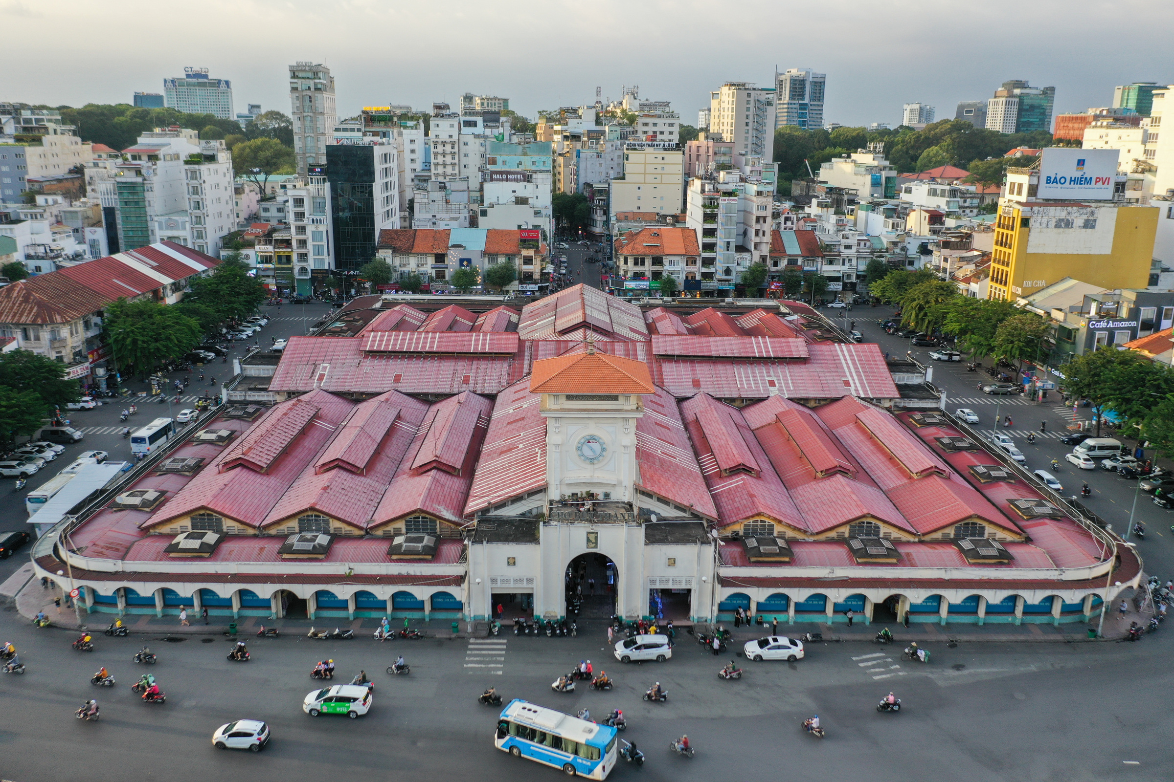 Chợ Bến Thành, cuối năm 2022. Ảnh: Quỳnh Trần