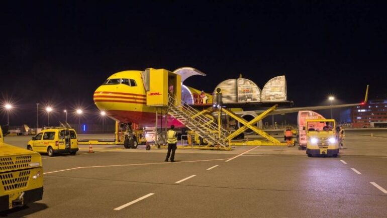 Máy bay vận chuyển hàng không của DHL Express. Ảnh: DHL