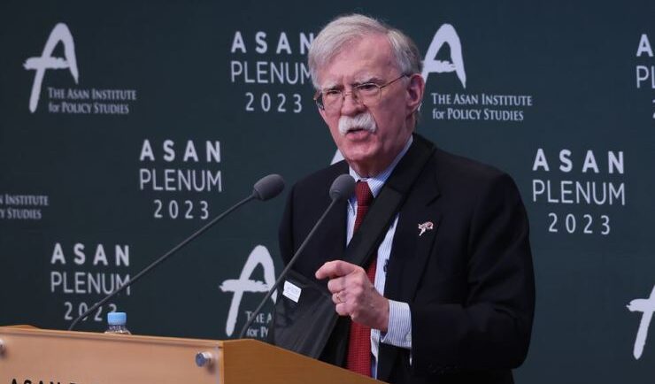 Cựu cố vấn an ninh quốc gia Mỹ John Bolton phát biểu tại hội nghị Asan, Seoul, Hàn Quốc ngày 23/4. Ảnh: Yonhap