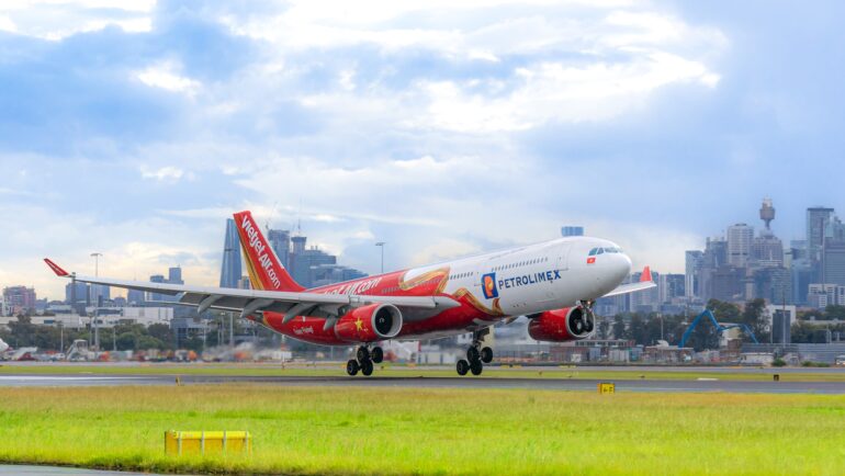 Tàu bay Vietjet tại sân bay Sydney tháng 4/2023. Ảnh: