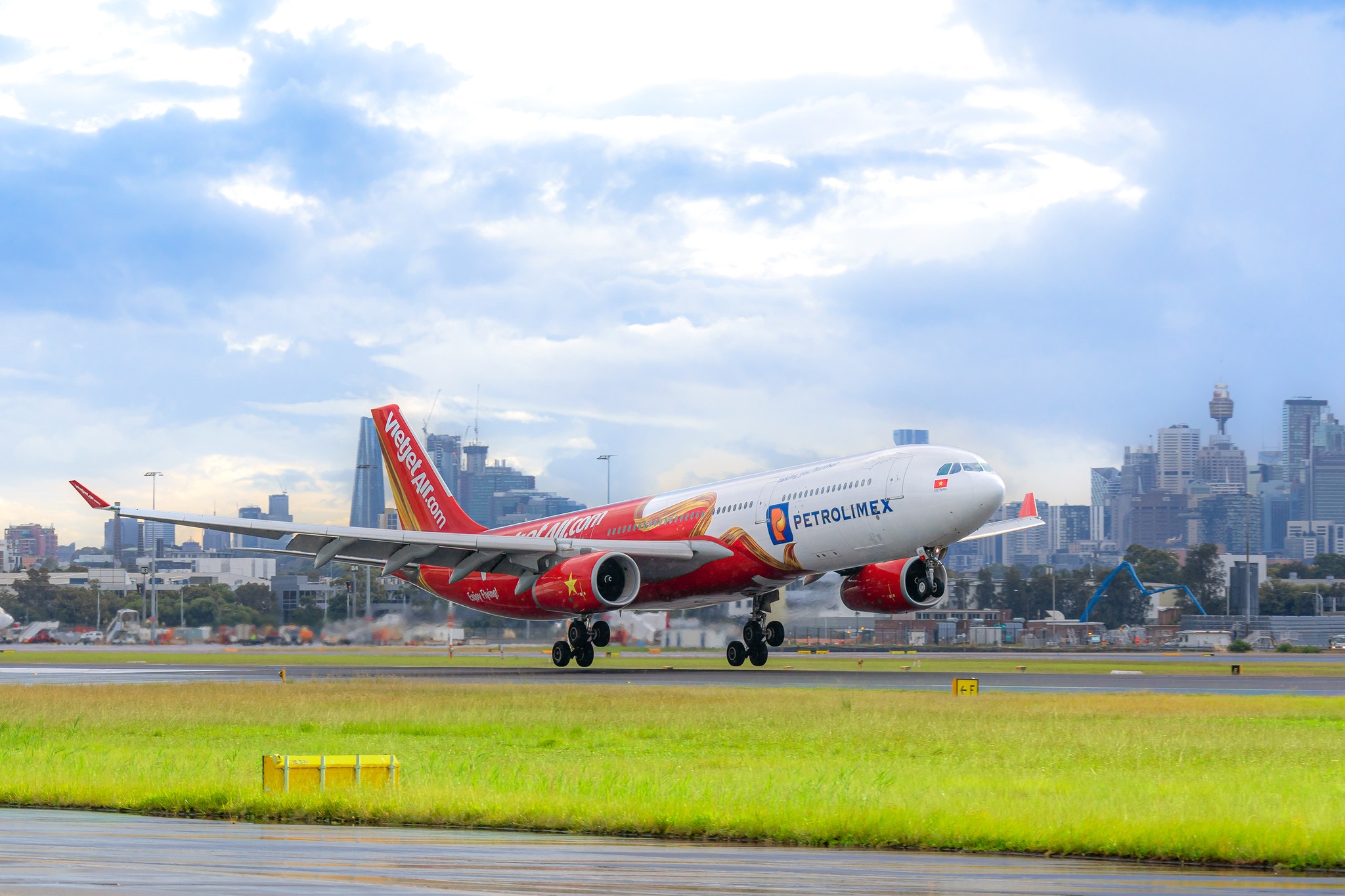 Tàu bay Vietjet tại sân bay Sydney tháng 4/2023. Ảnh: