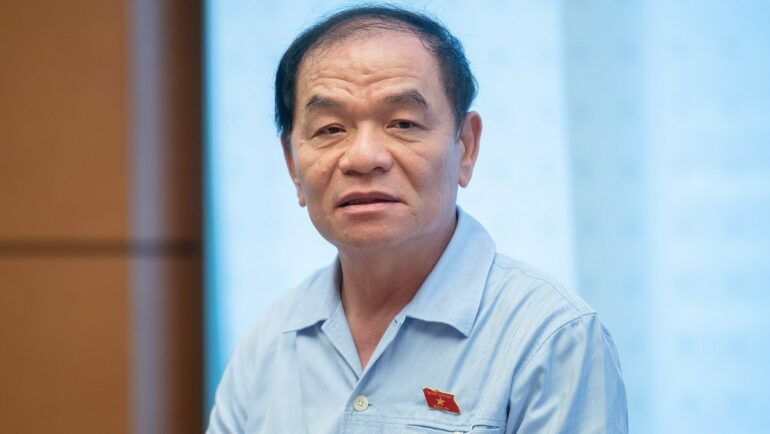 Đại biểu Lê Thanh Vân (thường trực Ủy ban Tài chính - Ngân sách) phát biểu sáng 25/5. Ảnh: Phạm Thắng