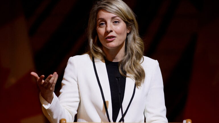 Ngoại trưởng Canada Melanie Joly phát biểu tại thành phố Gatineau, tỉnh Quebec ngày 26/10/2022. Ảnh: Reuters