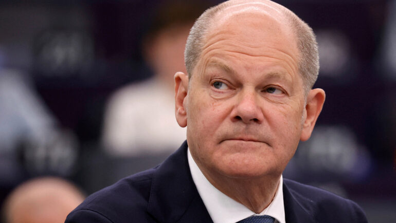 Thủ tướng Đức Olaf Scholz phát biểu trước Nghị viện châu Âu tại Strasbourg, Pháp, ngày 9/5. Ảnh: Reuters