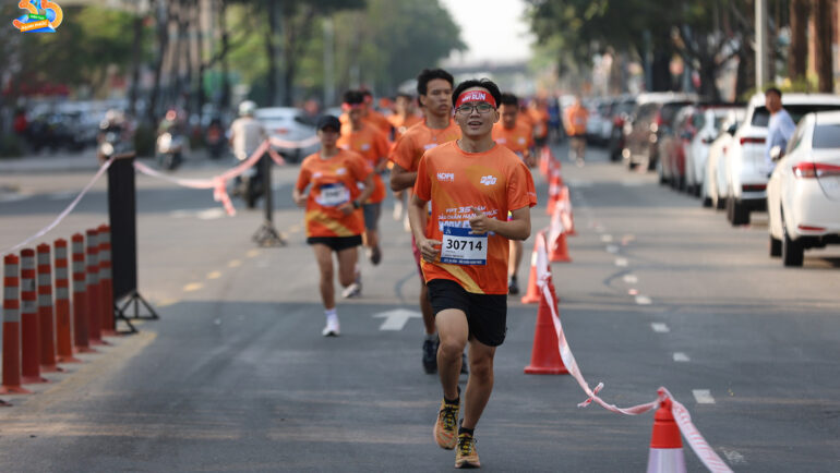 Runner FPT tham gia sự kiện chạy bộ kỷ niệm