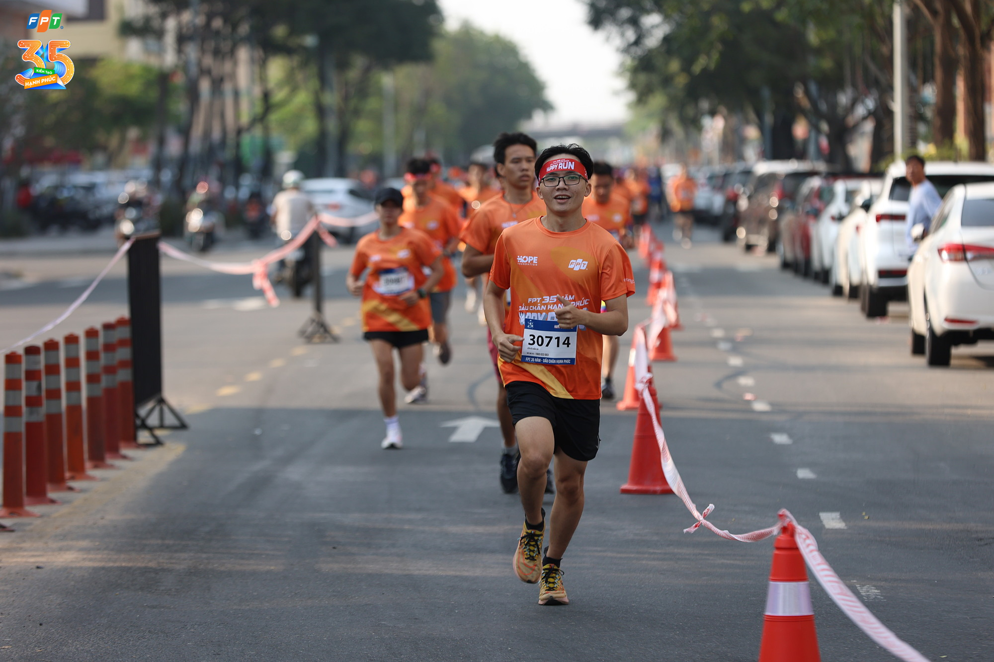 Runner FPT tham gia sự kiện chạy bộ kỷ niệm