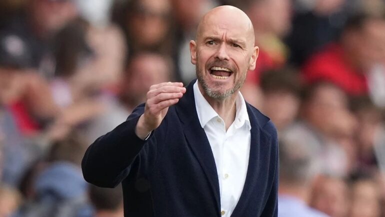 Ten Hag chỉ đạo cầu thủ Man Utd tại Ngoại hạng Anh mùa này. Ảnh: Rex