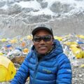 Kami Rita Sherpa, 53 tuổi, tại trạm dừng chân Solukhumbu, núi Everest, ngày 2/5. Ảnh: AFP