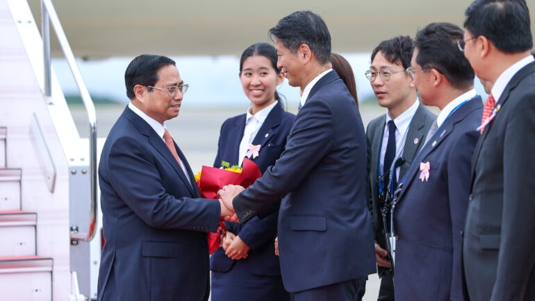 Thủ tướng Phạm Minh Chính tại sân bay quốc tế Hiroshima hôm nay. Ảnh: Nhật Bắc