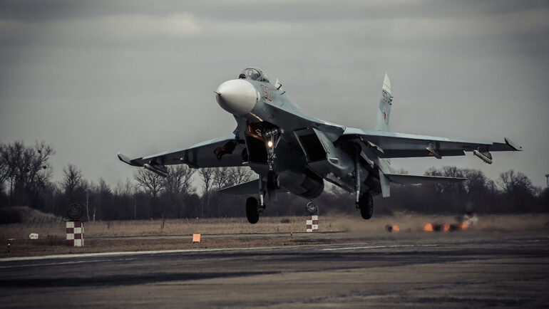 Tiêm kích Su-27 thuộc Hạm đội Baltic của Nga cất cánh tháng 5/2022. Ảnh: BQP Nga