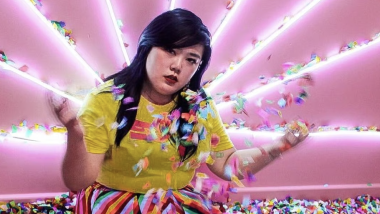 Nhiều phụ nữ chia sẻ cảm giác mệt mỏi khi phải mua đồ ngoại cỡ với giá cao. Ảnh minh họa: SCMP