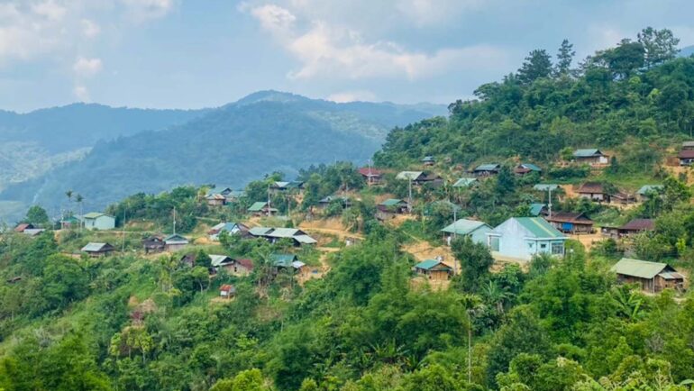 71 hộ dân thôn Đăk Bối được hỗ trợ 10 triệu đồng mỗi hộ tái định cư tại chỗ. Ảnh: Ngọc Oanh