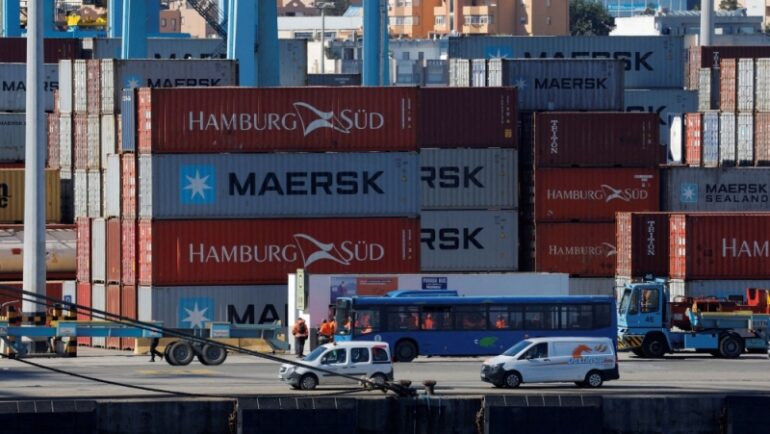 Container của Maersk ở Algeciras, Tây Ban Nha, ngày 19/1. Ảnh: Reuters