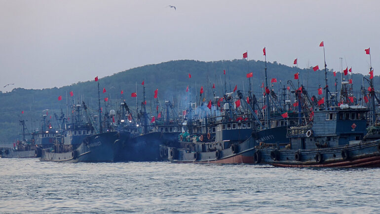 Các tàu cá Trung Quốc cập cảng thành phố Thanh Đảo, tỉnh Sơn Đông năm 2020. Ảnh: AFP