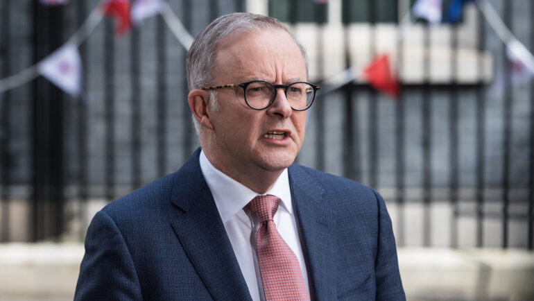 Thủ tướng Australia Anthony Albanese tại London, Anh ngày 5/5. Ảnh: AFP