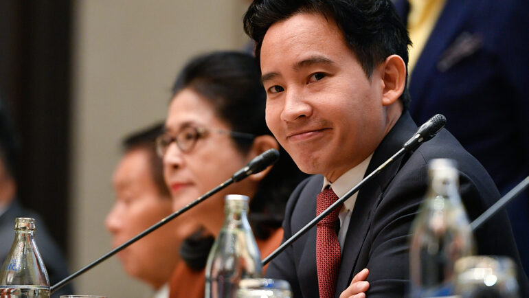 Pita Limjaroenrat, lãnh đạo đảng đối lập Move Forward (MFP) của Thái Lan, tại cuộc họp báo ở Bangkok ngày 18/5. Ảnh: AFP