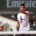 Djokovic trong buổi tập trước thềm Roland Garros 2023. Ảnh: RG