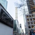 Biển hiệu bên ngoài trụ sở tập đoàn Blackstone tại New York, Mỹ, ngày 18/1. Ảnh: Jeenah Moon