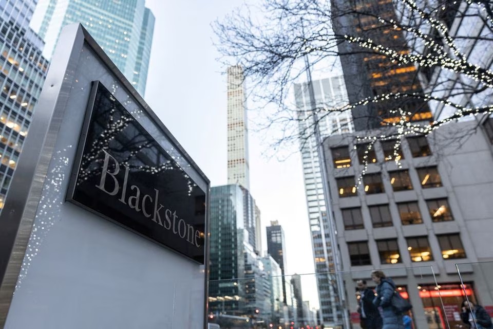 Biển hiệu bên ngoài trụ sở tập đoàn Blackstone tại New York, Mỹ, ngày 18/1. Ảnh: Jeenah Moon