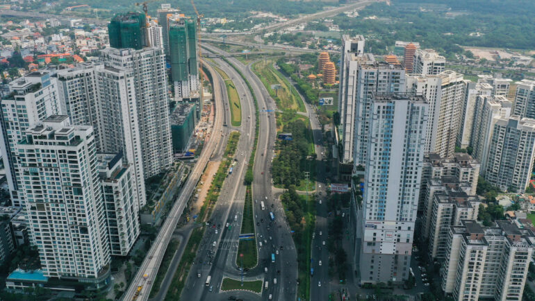 Bất động sản, chung cư dọc xa lộ Hà Nội (TP HCM), tháng 2/2023. Ảnh: Quỳnh Trần