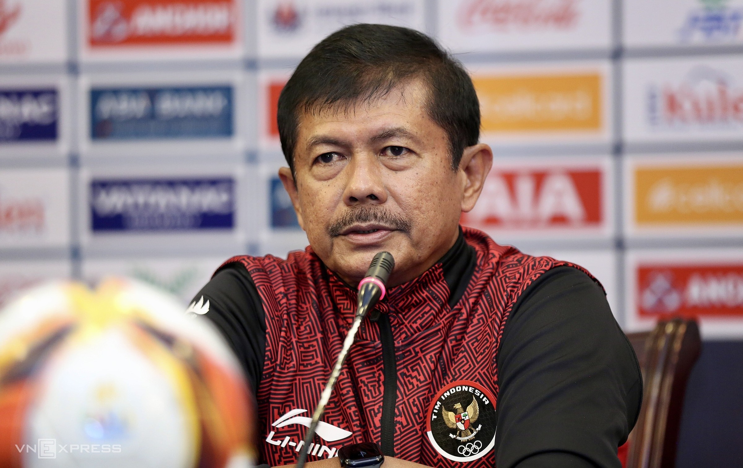 HLV Sjafri trong cuộc họp báo trước trận bán kết Việt Nam - Indonesia sáng 12/5. Ảnh: Lâm Thỏa