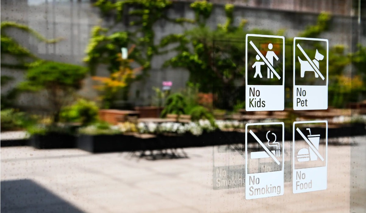 Thông báo No Kids (Cấm trẻ em) của một quán cà phê ở Seoul, Hàn Quốc. Ảnh: Washington Post