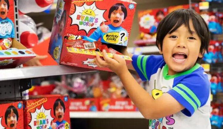 Ryan Kaji kiếm được rất nhiều tiền không chỉ ở một kênh YouTube mà còn ở đế chế kinh doanh riêng mang tên cậu Ryans World. Ảnh:cyzone