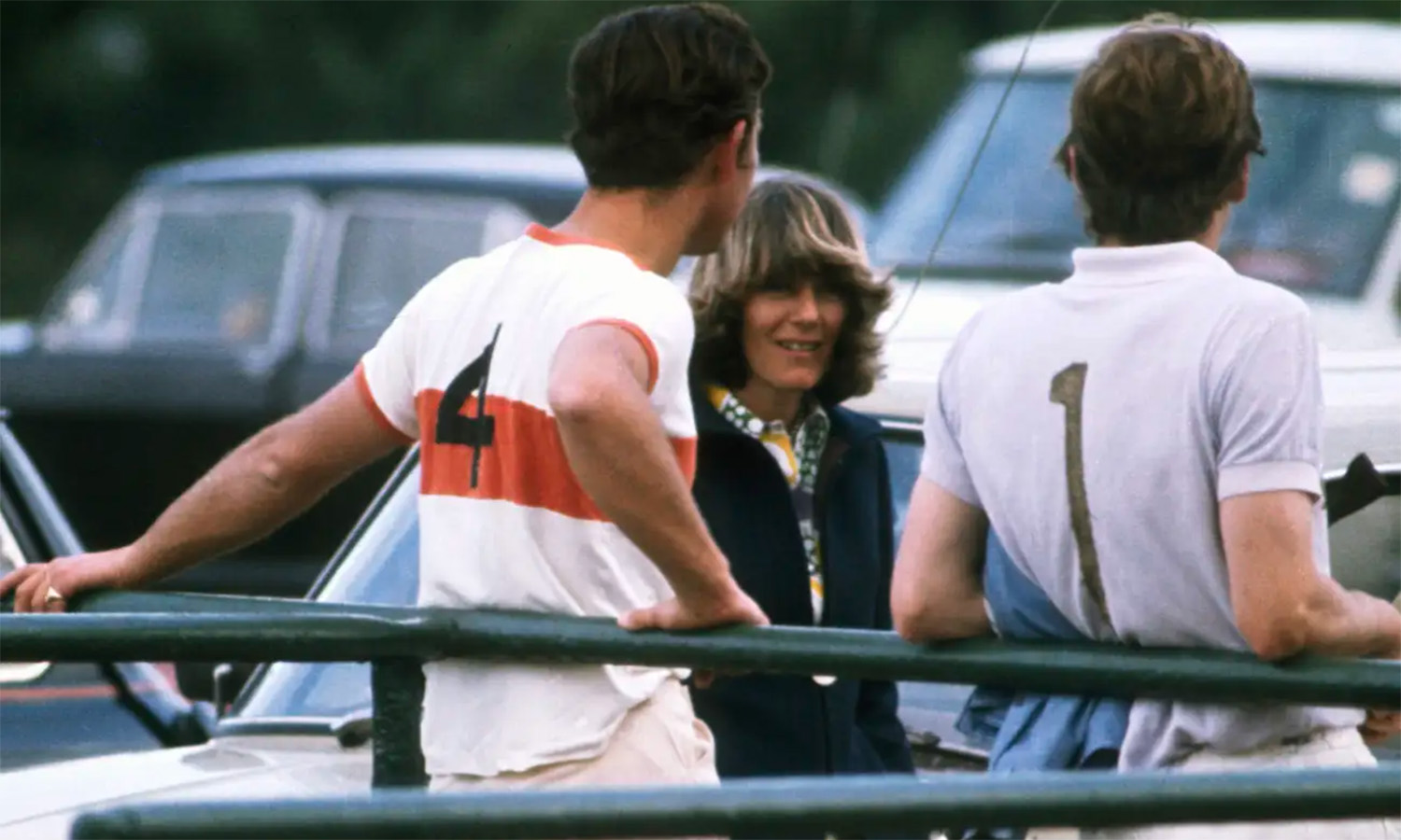 Charles (trái) và Camilla (giữa) tại một trận mã cầu năm 1972. Ảnh: Corbis