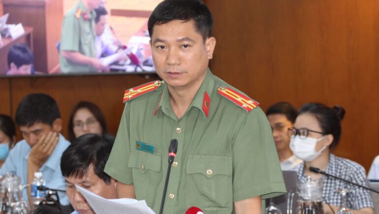 Thượng tá Lê Mạnh Hà tại buổi họp báo chiều 18/5. Ảnh: Q.Huy