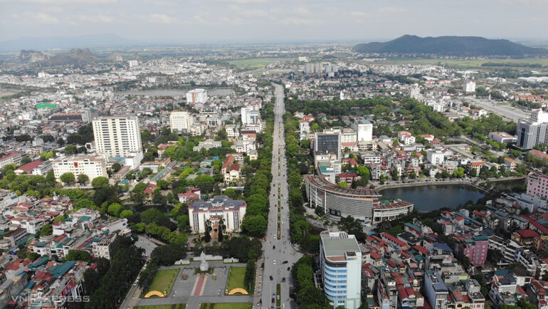 Đại lộ Lê Lợi là tuyến đường sầm uất nhất TP Thanh Hoá hiện nay và dự kiến đến năm 2025 sẽ kéo dài thêm 1,5km. Ảnh: Lê Hoàng