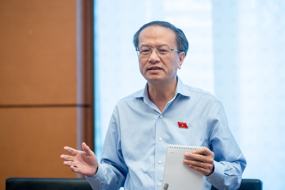 Ông Đinh Ngọc Minh, Ủy viên chuyên trách Ủy ban Kinh tế Quốc hội phát biểu tại tổ về kinh tế xã hội, sáng 25/5. Ảnh: Hoàng Phong