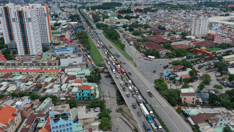 Cầu vượt Sóng Thần chụp và 8/2021. Ảnh: Quỳnh Trần