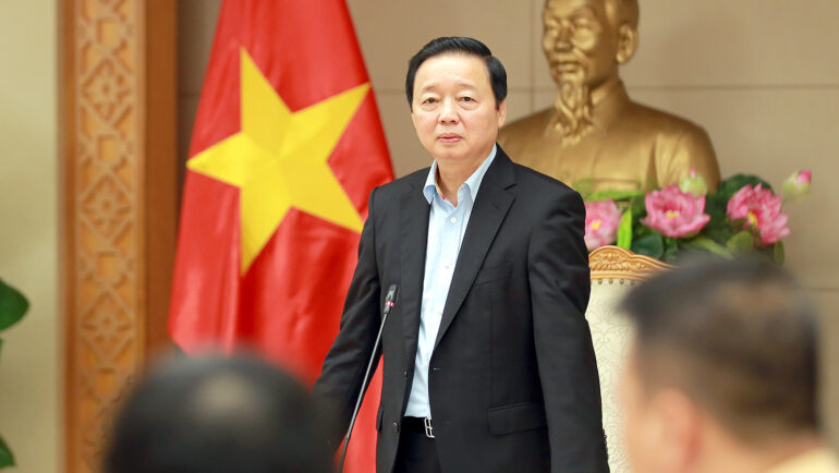 Phó thủ tướng Trần Hồng Hà họp với các đơn vị về dự thảo nghị định mới về đăng kiểm, sáng 4/5. Ảnh: Minh Khôi