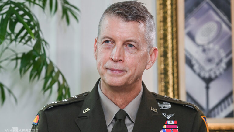 Tướng Hokason trong cuộc phỏng vấn tại Hà Nội chiều 18/5. Ảnh: Giang Huy