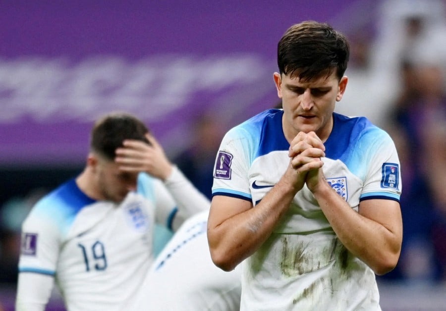 Maguire thất vọng khi cùng Anh thua Pháp và bị loại ở tứ kết World Cup 2022. Ảnh: Reuters