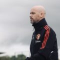 Ten Hag trên sân tập Carrington ngày 12/5. Ảnh: manutd.com