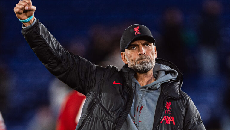 Klopp mừng chiến thắng cùng Liverpool trên sân King Power của Leicester City ngày 15/5. Ảnh: Liverpool FC