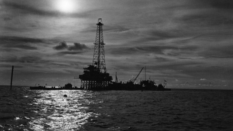 Một giếng khai thác ở vịnh Mexico, ngoài khơi bờ biển bang Louisiana. Ảnh: Louisiana Bettmann