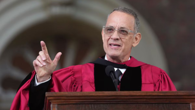 Hanks tại Nhà hát Ba Trăm Năm hôm 25/5. Ảnh: Reuters