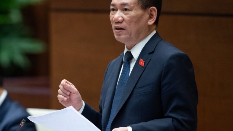 Bộ trưởng Tài chính Hồ Đức Phớc giải trình tại phiên thảo luật Luật Giá (sửa đổi), chiều 23/5. Ảnh: Hoàng Phong