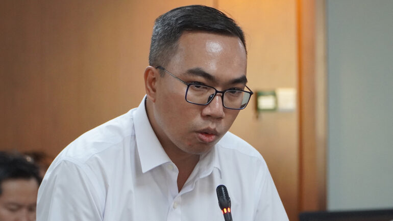 Ông Hoàng Mai Tùng, Phó giám đốc Ban quản lý dự án 1, nói tại họp báo chiều 4/5. Ảnh: Gia Minh