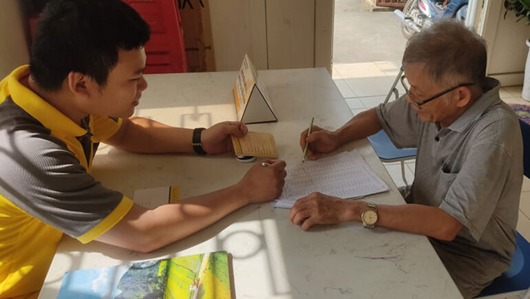 Hướng dẫn chi trả trợ cấp cho người già trên 80 tuổi, tháng 4/2021. Ảnh:Hà Ngọc