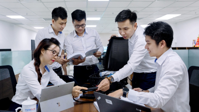 Đội ngũ cán bộ nhân viên tại MobiFone. Ảnh: MobiFone