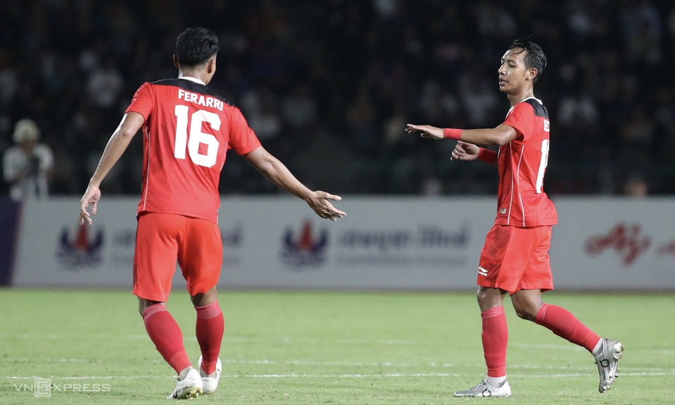 Cầu thủ Indonesia mừng bàn khi hạ Campuchia 2-1 ngày 10/5/2023, duy trì thành tích toàn thắng ở vòng bảng bóng đá nam SEA Games 32 tại Phnom Penh, Campuchia. Ảnh: Lâm Thỏa