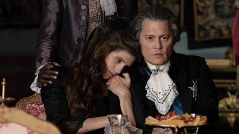 Depp trong vai Vua Louis XV. Ảnh: Le Pacte