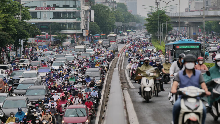 Hà Nội ùn tắc giờ tan tầm. Ảnh: Ngọc Thành