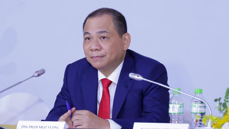 Ông Phạm Nhật Vượng, Chủ tịch Hội đồng quản trị Vingroup, tại phiên họp thường niên 2023, tổ chức sáng 17/5 tại Hà Nội. Ảnh: Vingroup